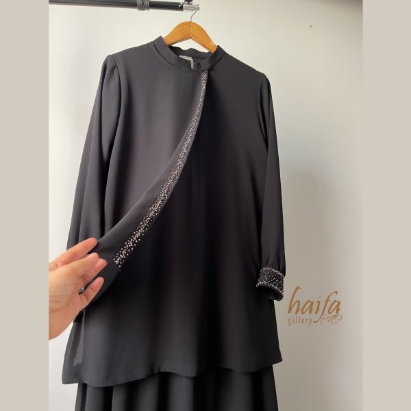 A Setelan Ceruti Berpayet Hitam - Image 3