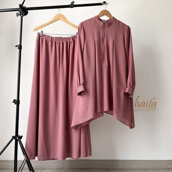 A Setelan Ceruti Berpayet Dusty Pink