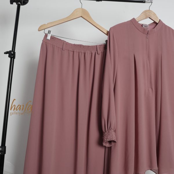 A Setelan Ceruti Berpayet Dusty Pink - Image 3